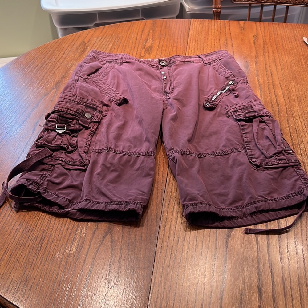 Stone Touch Burgundy Cargo Shorts Size 33 - Picture 2 of 9